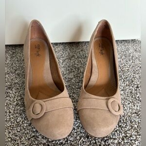 Eurosoft by Sofft Beige Heels Size 9 Women’s